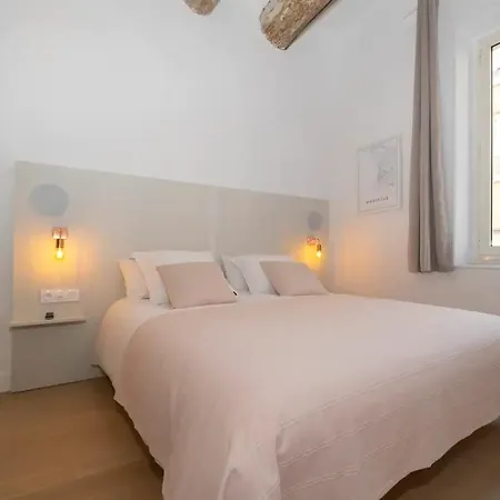 Design Vieux Port Equipe Climatise *
